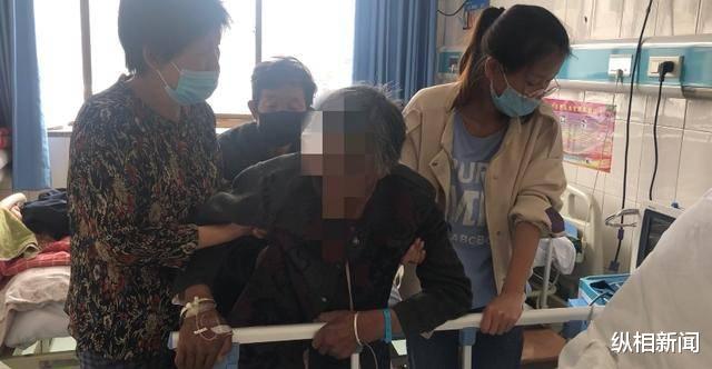 「民警」活埋79岁母亲的男子被批捕，邻居：他们家生活过的并不好