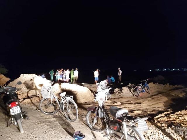 罗庄@男子带7岁儿子到湖边钓鱼数小时未归,被发现时父子俩都已溺亡