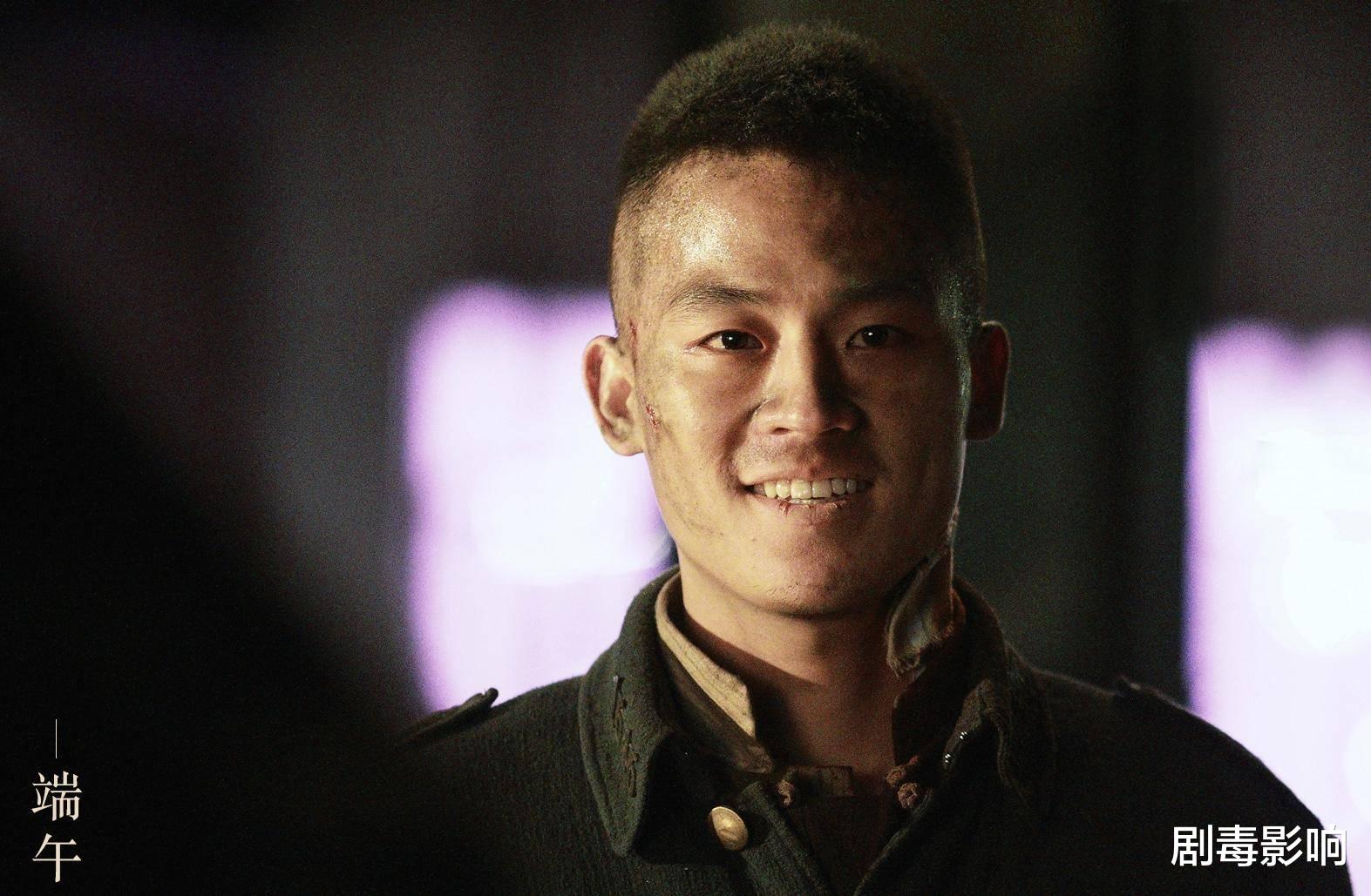 八佰|《八佰》中的“小鲜肉”们，满脸是灰，却比任何时候都帅