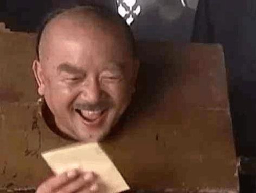 和珅|和珅被赐死，打开乾隆赐给他的保命诏书，看到上面3个字泪流满面