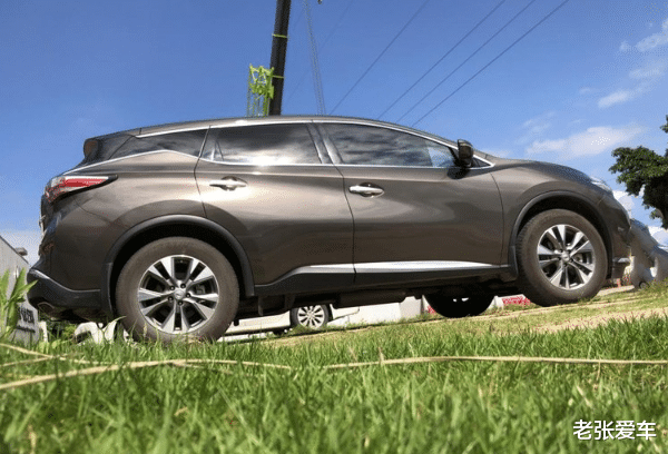 日产楼兰|一箱油901Km，车长4米9，坐它就像坐高铁，却跌到19万没人识