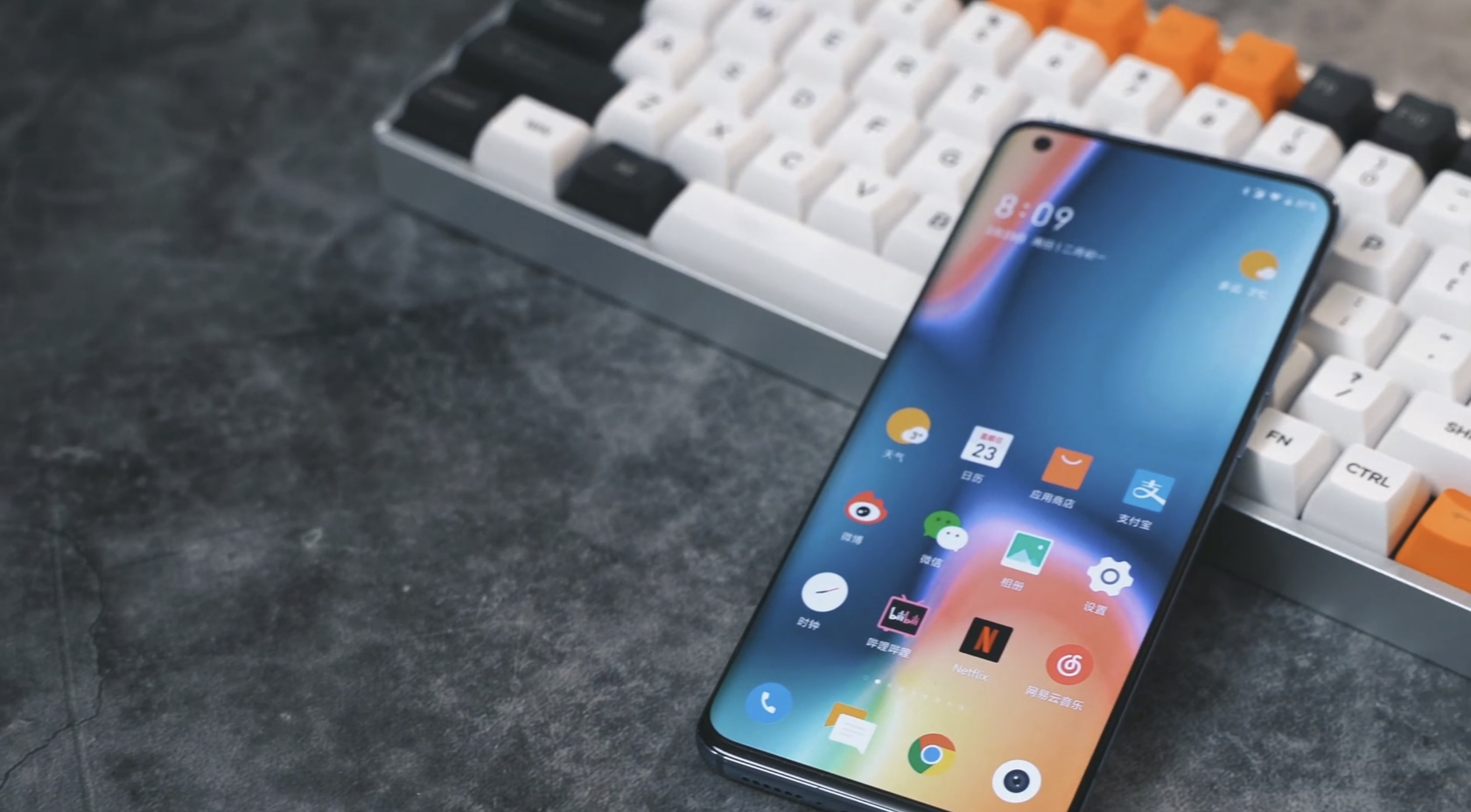 「荣耀」小米手机官方手滑，转发微博帮荣耀宣传随后秒删