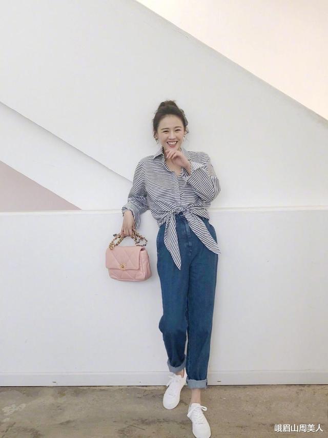 马思纯▲当马思纯和钟楚曦同登杂志封面，网友：这气质差距完全不在一个调上