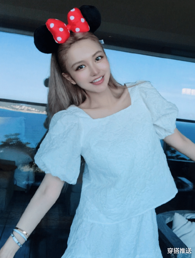 周扬青▲周扬青分手后彻底大变样!染金发+公主装,那谁看了不后悔?