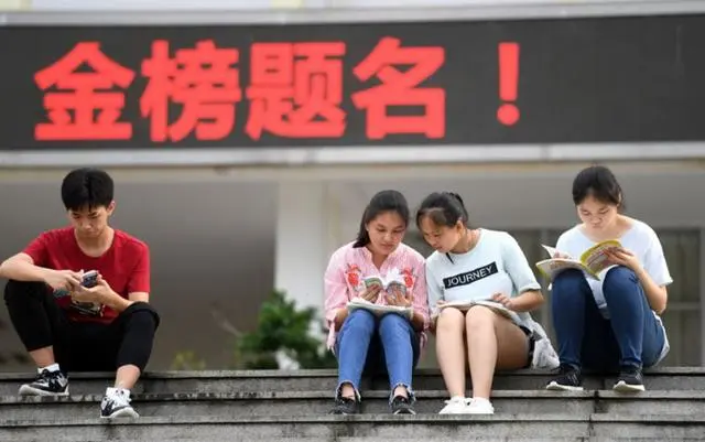 高考|三本大学“学费贵”不值得上?选择专科还是复读,今年情况不同了