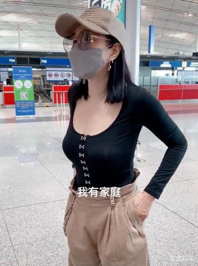 钟丽缇|钟丽缇送白冰等人手一个bling杯子，价格比蓝盈莹黄龄的衣服还贵