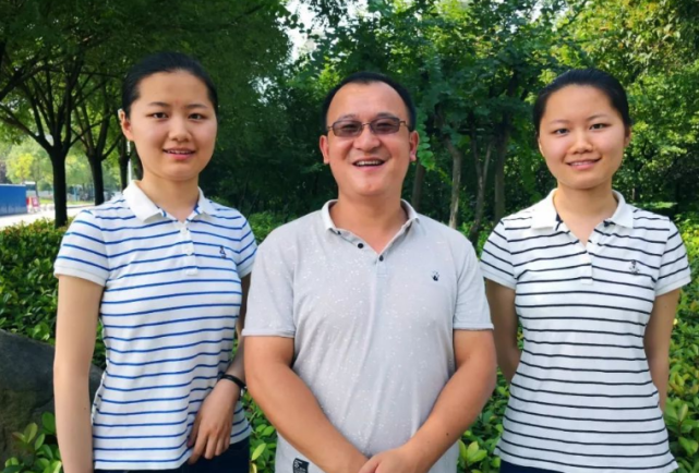 『替考』高考双胞胎替考会被发现吗?看到考官的对应办法,网友:打扰了