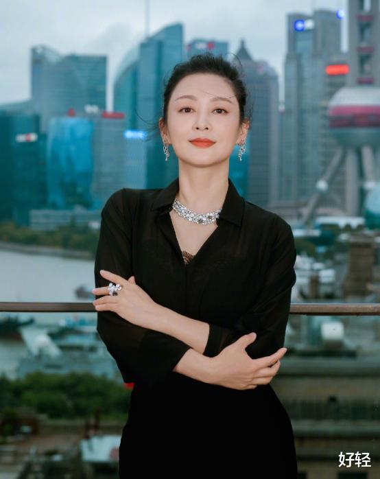 陈红|52岁陈红，体重只有92斤，减肥秘诀只有3个字，老一辈演员都在用