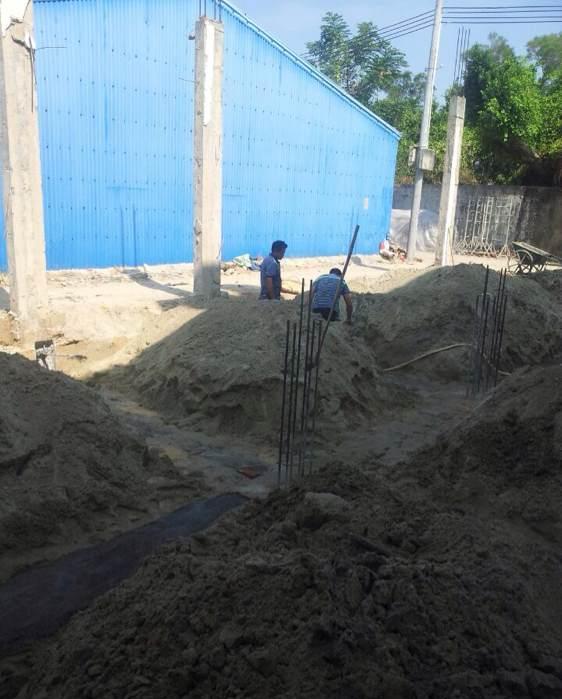 借用邻居一面墙, 不想中间留缝显得丑, 为节省建房成本不折手段了