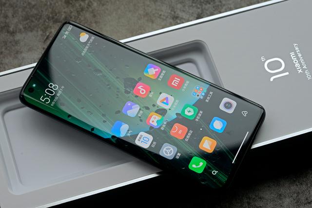 小米科技|小米10至尊纪念版为何热销?仅看外观,就能发现高级感