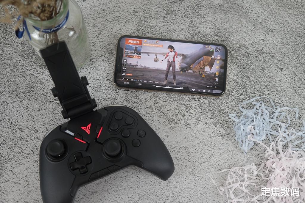 |比智能手机更懂创新，号称手柄界的苹果，飞智八爪鱼2上手体验