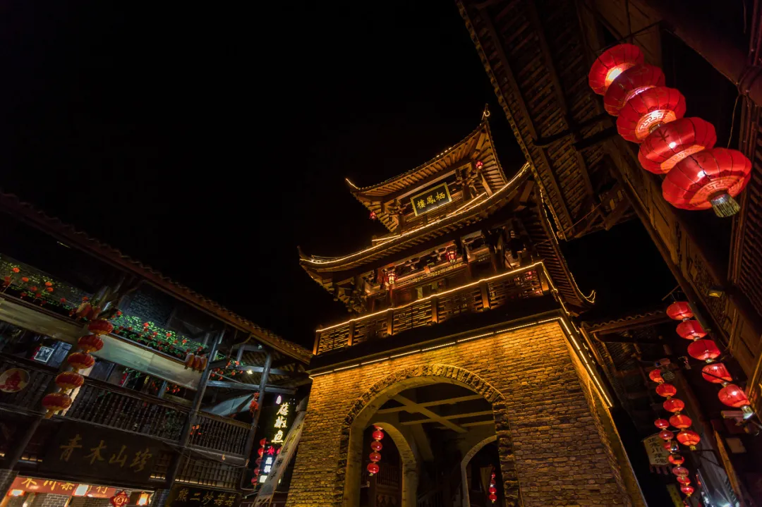 古镇|中国最传奇古镇,一代枭雄的前世今生:一脚踏三省,来了就不想离开!