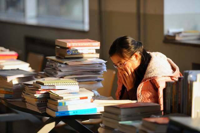 大学|大学“很费脑”的3个专业，挂科却很容易，毕业后就业还一般