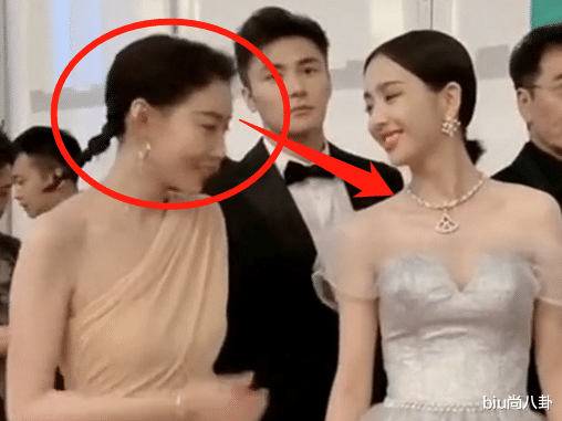 『佟丽娅』生过孩子的女明星优越在哪儿？当佟丽娅高露“无痕裙”同框，懂了