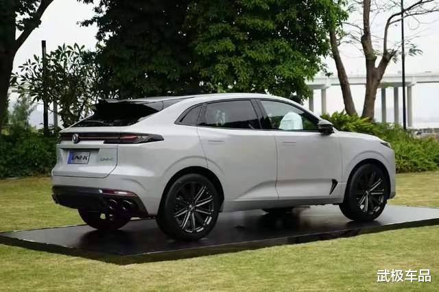 长安汽车|长安又为国人争光，轴距2890mm+蓝鲸2.0T+爱信8AT，新车比唐还香