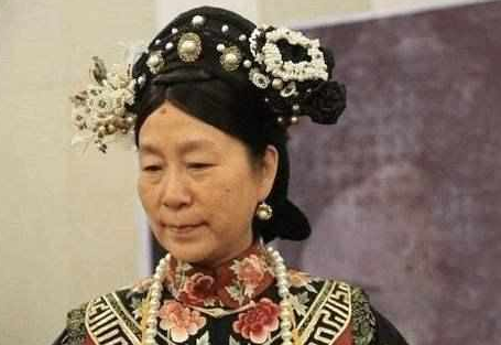 「慈禧太后」慈禧起床宫女看了一眼, 慈禧就杀了宫女, 宫女看到了啥不该看的