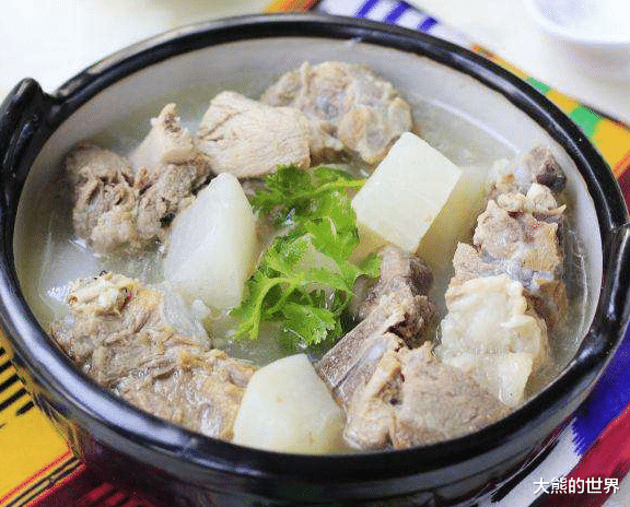 羊肉|炖羊肉，汤不白？很多人放错了2种料，难怪汤发黑，也不鲜美