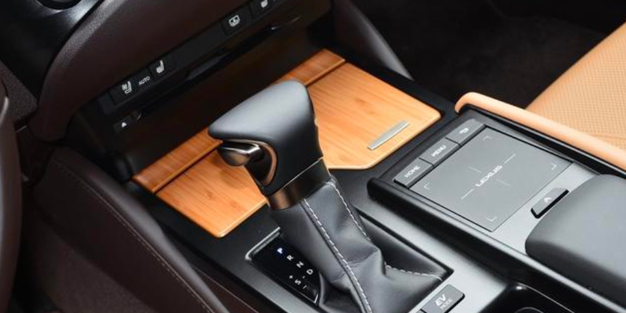 雷克萨斯ES▲雷克萨斯ES都不到30万了，还不香？比A6L便宜6万多，关键还保值