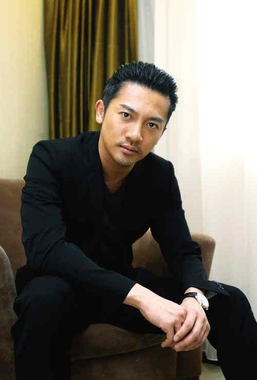 苏有朋|苏有朋近照大变样，他的妻子，是一个十足的大美人，笑起来很甜美