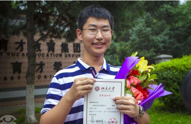 大学|北大录取通知书到了,父子俩就吵了起来,父亲怒吼:孩子不争气