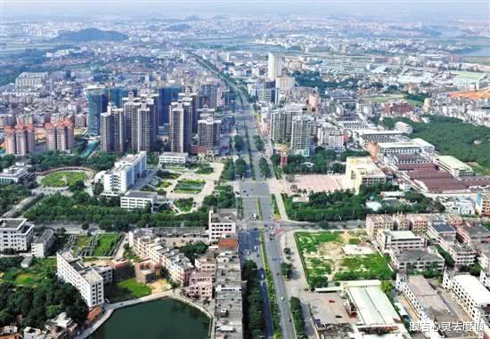 「」423米！这个普通地级市建超高大楼，已经封顶，装修后开业