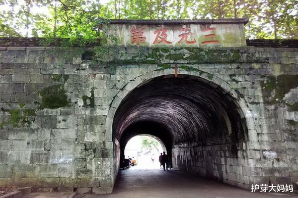 『』中国最“舒服”的大学，直接建在国家5A景区内，师生每天都在旅游
