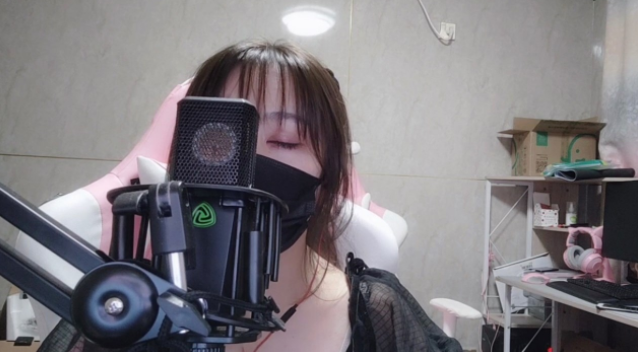 一条小团团|第二个乔碧萝？斗鱼一姐小团团直播翻车，身材严重变形