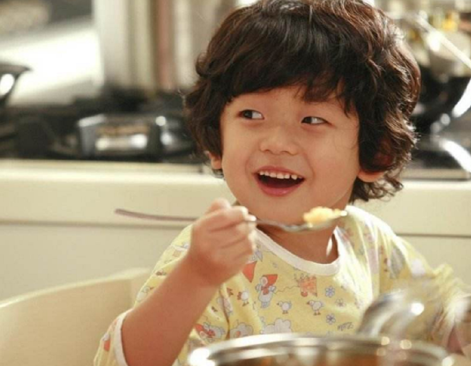 当初承包你所有头像,长大后却撞脸李现