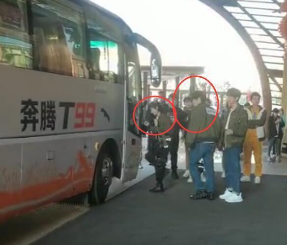 毛晓彤|奔跑吧黄河篇开录：“八月男友”成毅加盟，毛晓彤看蔡徐坤的眼神亮了