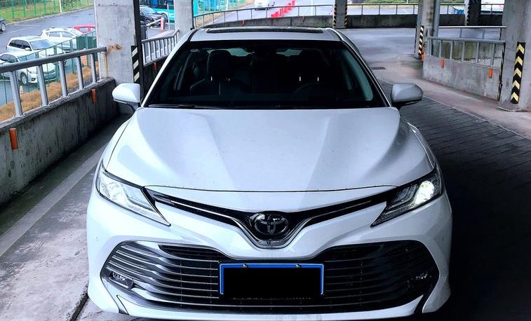 丰田凯美瑞|花21.7万提辆丰田凯美瑞值吗？它的车漆薄吗？看看车主的真实评价