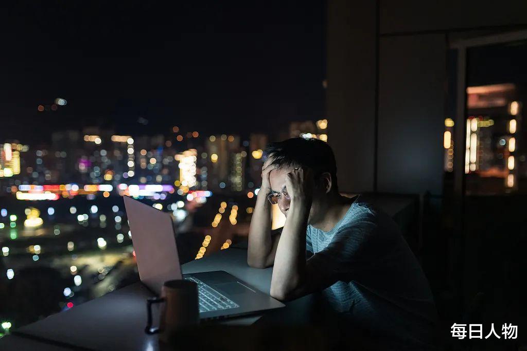 程序员|用造假简历,干外包的活儿,底层程序员已被逼出局