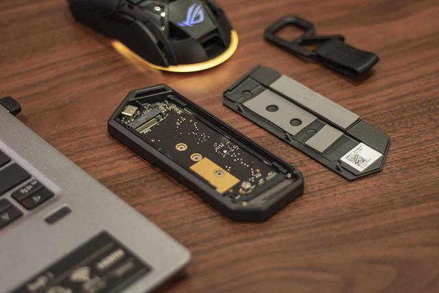 苹果|高速、高颜值的移动存储工具，ROG Strix Arion 幻影硬盘盒体验