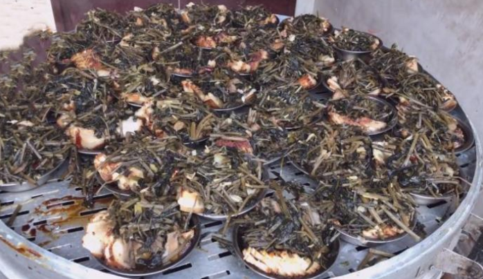 |小伙创业卖“大碗肉”，12元一碗，从不涨价，顾客一年来300天