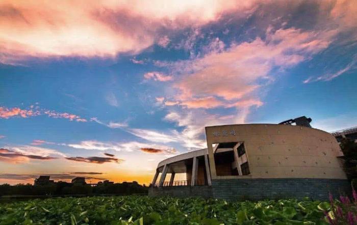 「高校」这三所很强的985高校，地理位置真心很好，高考录取分数却偏低