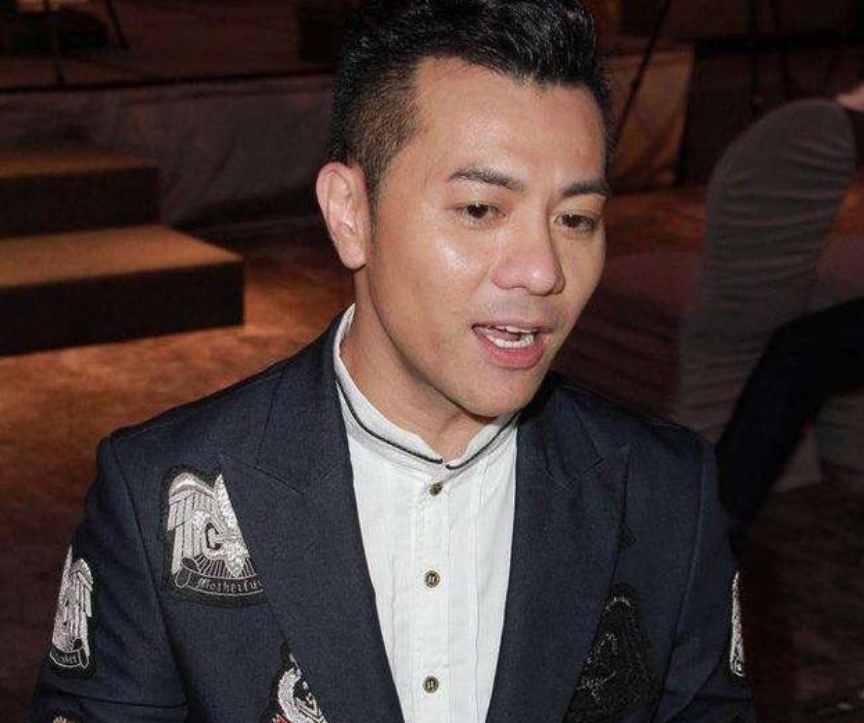 梁汉文|录节目说脏话他为错误买单，沦落到农村卖唱，为患癌妻子赚医药费