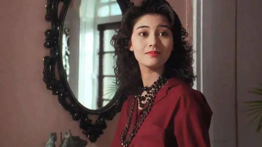 李嘉欣■1989年,李嘉诚凌晨把18岁的李嘉欣带回了家,没过3小时原配身亡