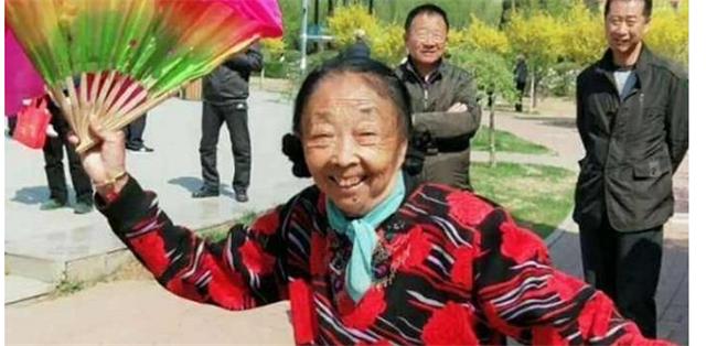 小志的历史观点|24年前，27岁东北小伙为娶59岁老太不惜和父母断绝关系，现今如何