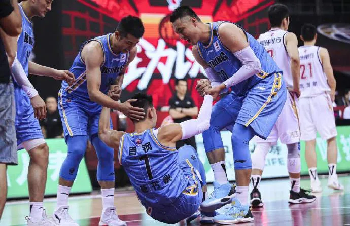 林书豪▲林书豪0.6秒罚球故意不进反绝杀！我天，这也太秀了吧！