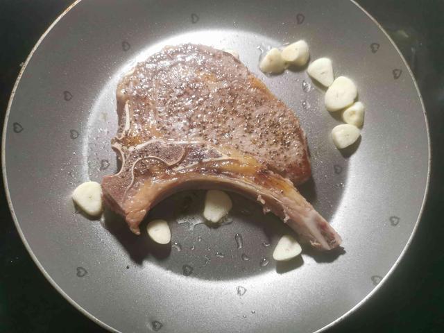 牛排▲市面上两种肉是合成肉,对身体不好千万别吃,快来瞧瞧你吃过吗?