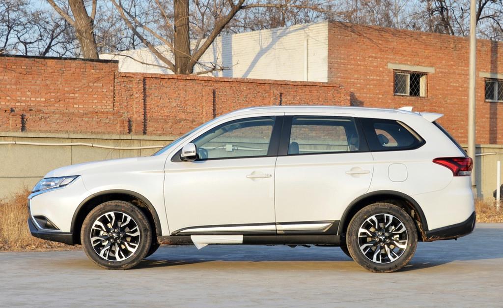 三菱欧蓝德|这才是“性价王”,15万能拿下7座,20万公里开不坏,高速130不飘