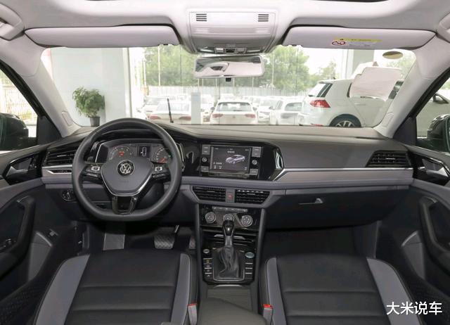 大众速腾▲大众又成功了!新款连跌至9.8万,比朗逸舒适10倍,气场堪比帕萨特