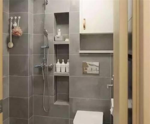 老年小妙招|头一次见有人卫生间墙上这样设计收纳，不得不感叹聪明，后悔装错