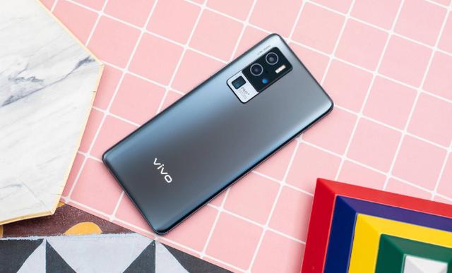 vivo|又一台旗舰正掏空用户钱包，后置四摄+6.56寸屏，体验很贴心