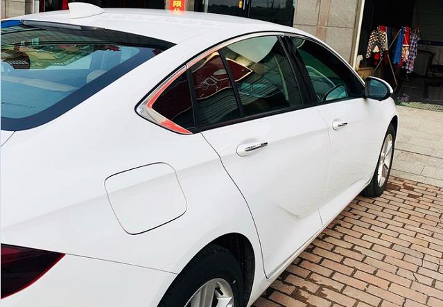 『大众迈腾』跌破13万，买不起迈腾就看它，长4.9米配9AT，喝92号汽油，真厚道