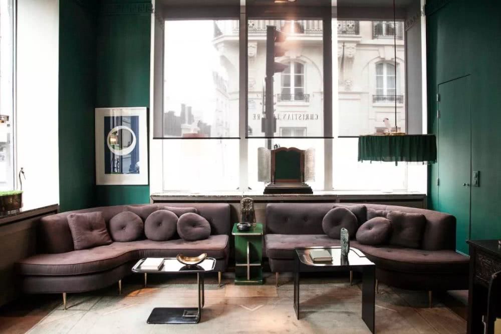 婉转古典绿，在水一方的静候，装点奢华都市魅力