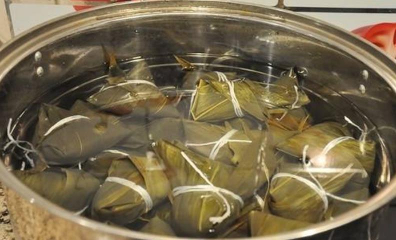 『粽子』粽子不要直接扔冰箱保存，老师傅教你一招，吃着跟刚煮好的一样