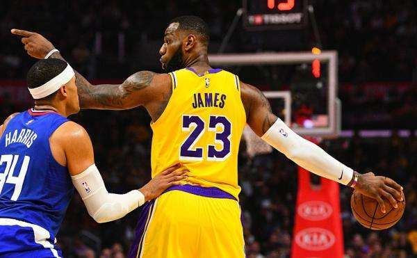 湖人队|2年850万？湖人或正式签下昔日联盟第一中锋，詹皇：目标总冠军