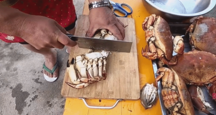 面包蟹|大叔在拼多多买“面包蟹”，6个花300元，巨肥，掰开后一脸懵！