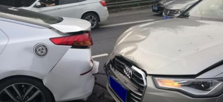 『交通法规』高速开车一定要把这个功能关闭，交警：很多车祸都是因为它！