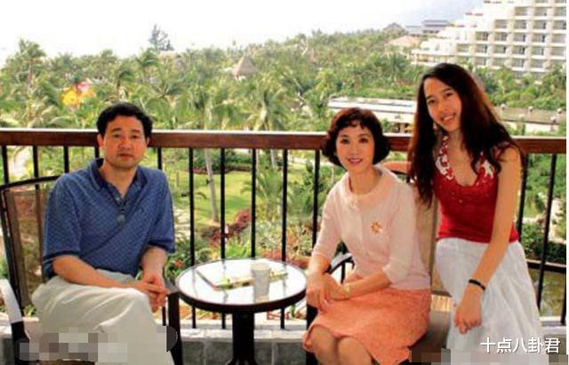 龚雪|80年代美女龚雪：为了爱情放弃事业嫁到美国，67岁风采依旧